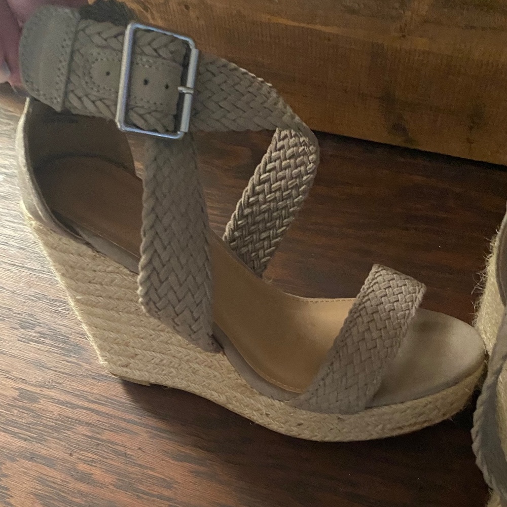 Nude wedges